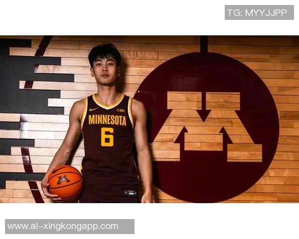 张博源分享明尼苏达大学访校定妆照展现新球衣风采引发关注