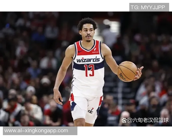 普尔半场表现出色6投3中贡献12分1篮板2助攻展现出强大实力